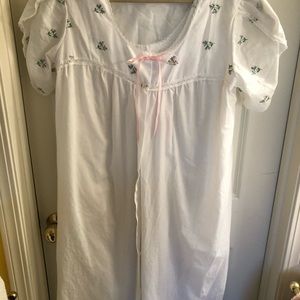 A cotton nightgown with robe.